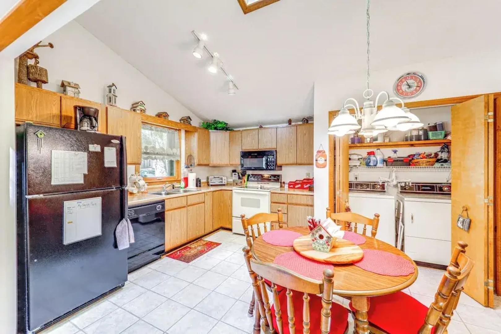 On-site Lake & Pool Access: Cabin in Newland!