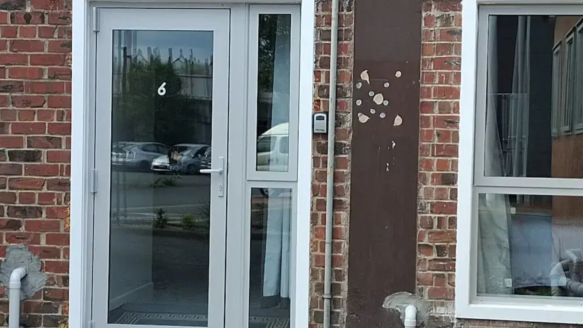 2 Double 1 Single 2 Sofa Beds - Suite 6