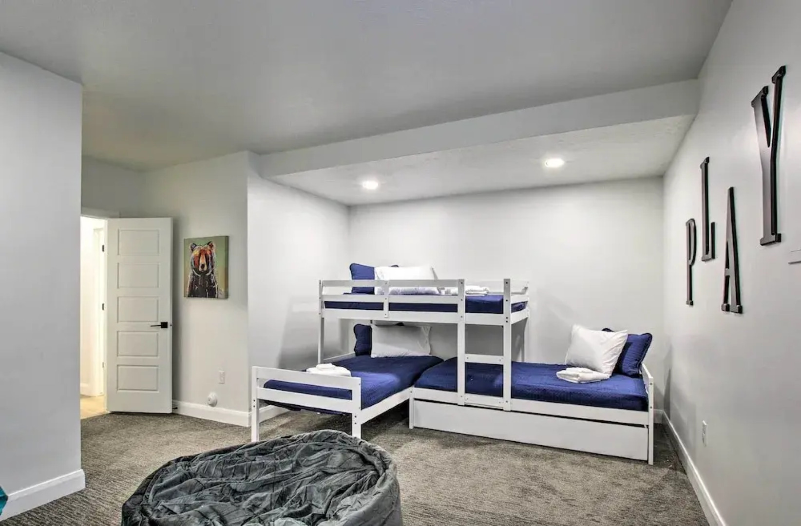 Modern Mountain Escape Near Slopes, Lakes & Trails