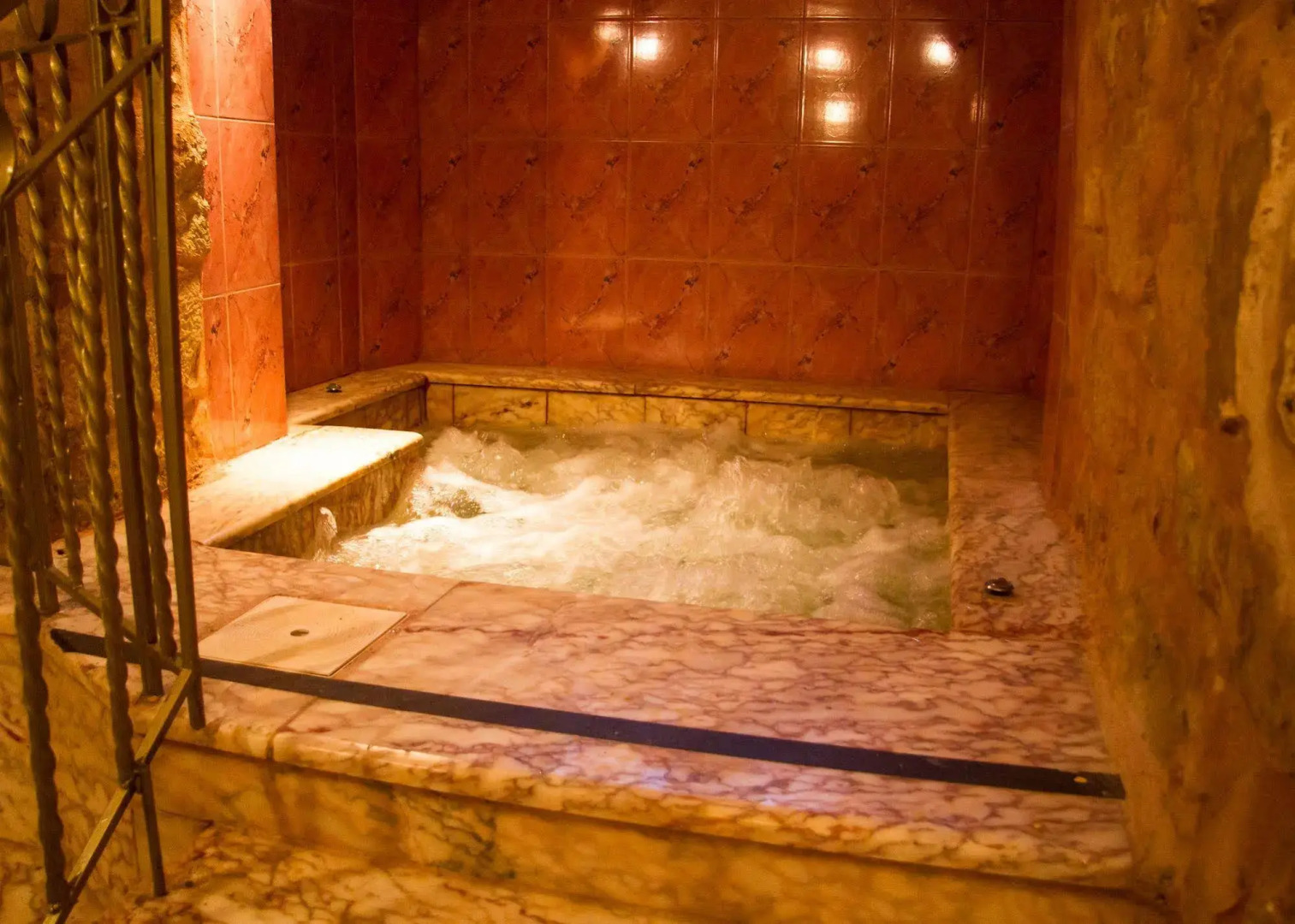 Al Anbat Hotel & Restaurant