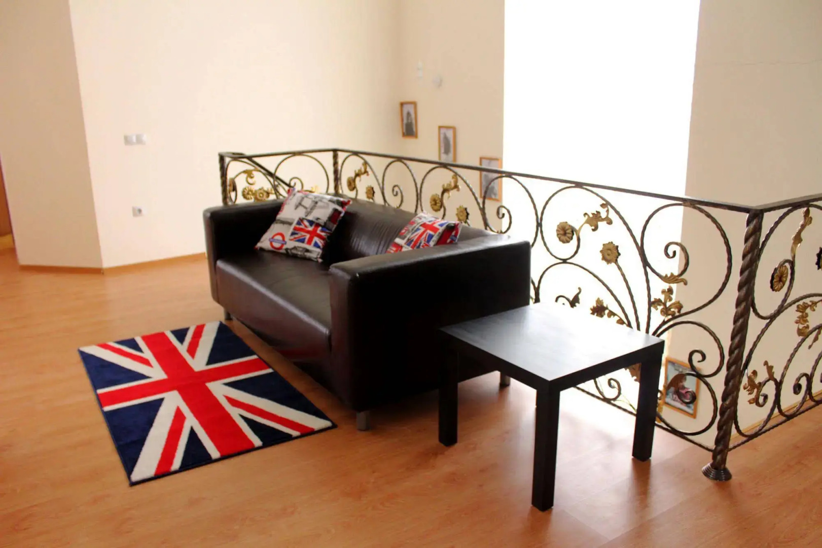 Sherlock Homes Art Hostel