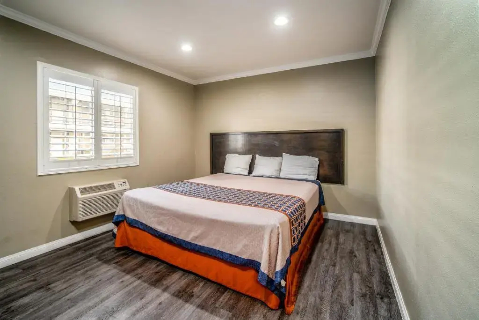 Regency Inn & Suites