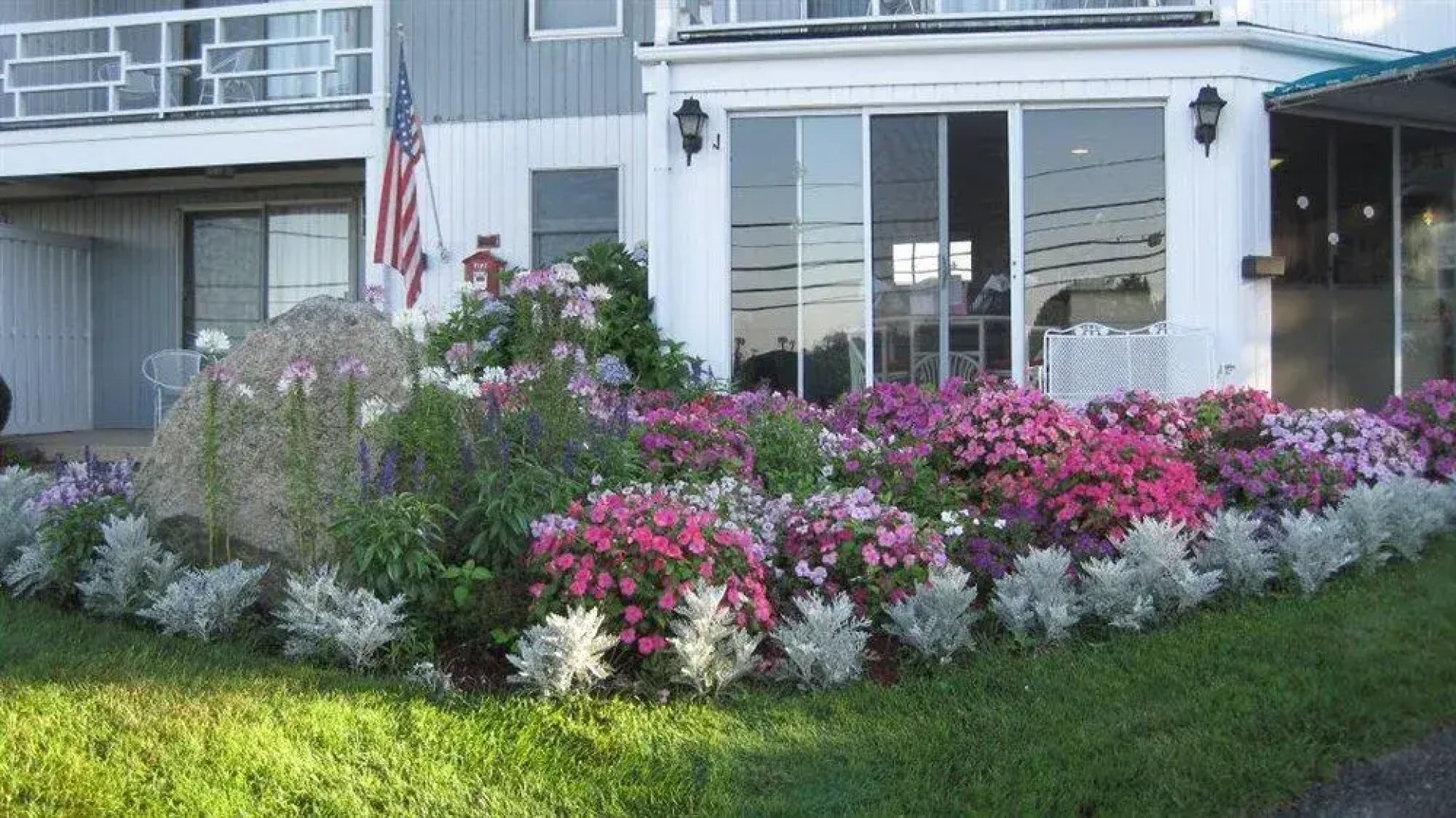 Sands of Time Motor Inn & Harbor House