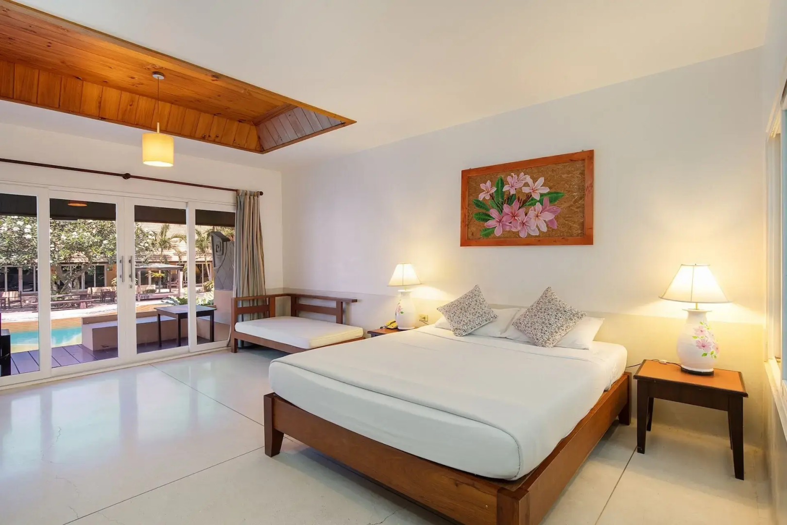 East Sea Paradise Hotel