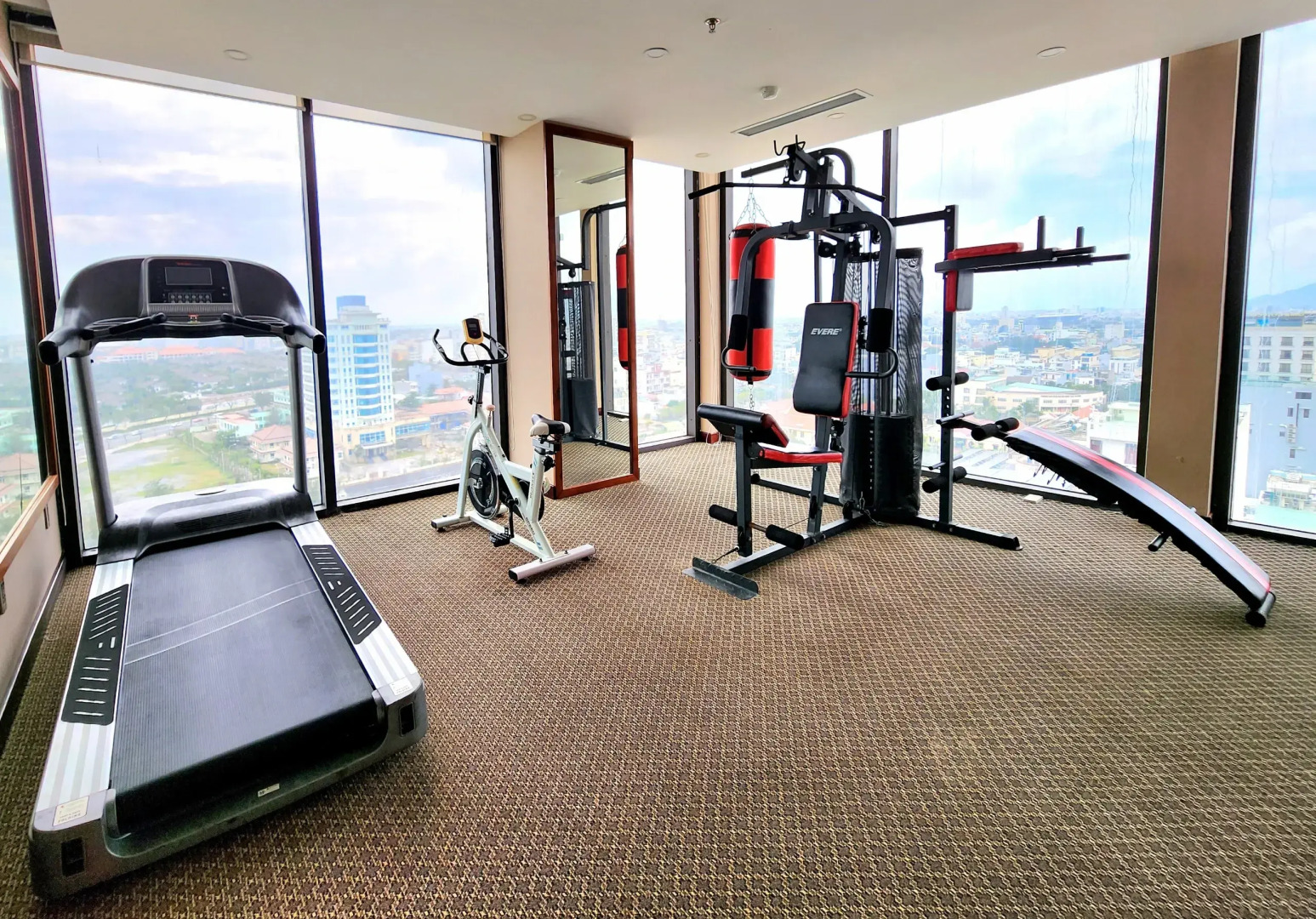 Yarra Ocean Suites Danang