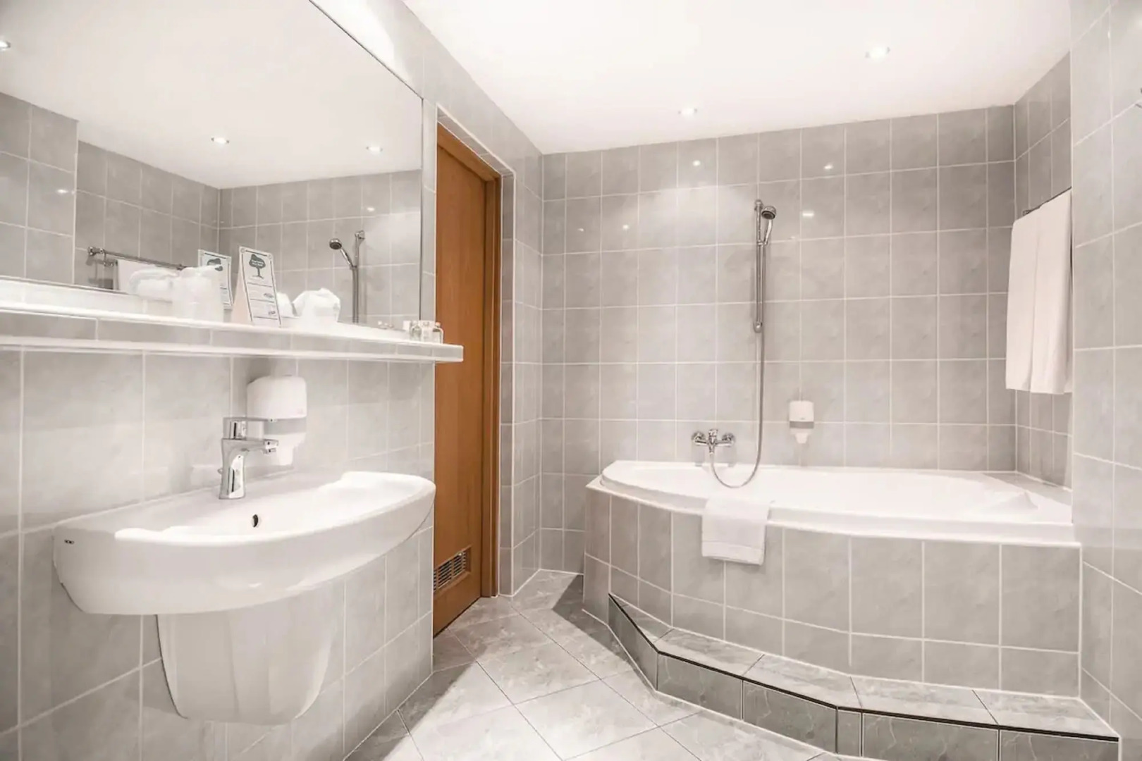 Sangate Hotel Airport