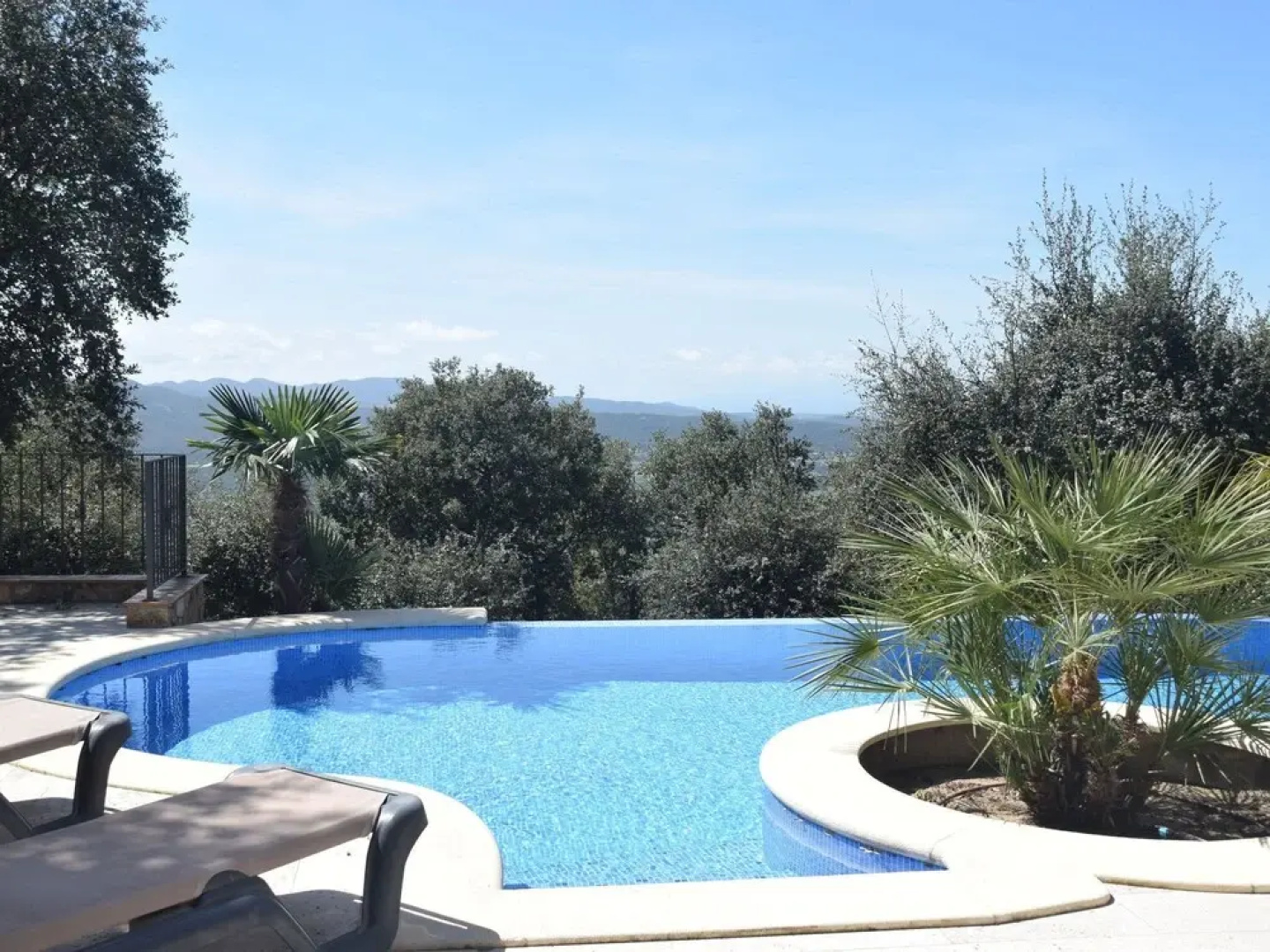Beautiful Villa With Fantastic View and Infinity Pool Near Santa Cristina D'aro