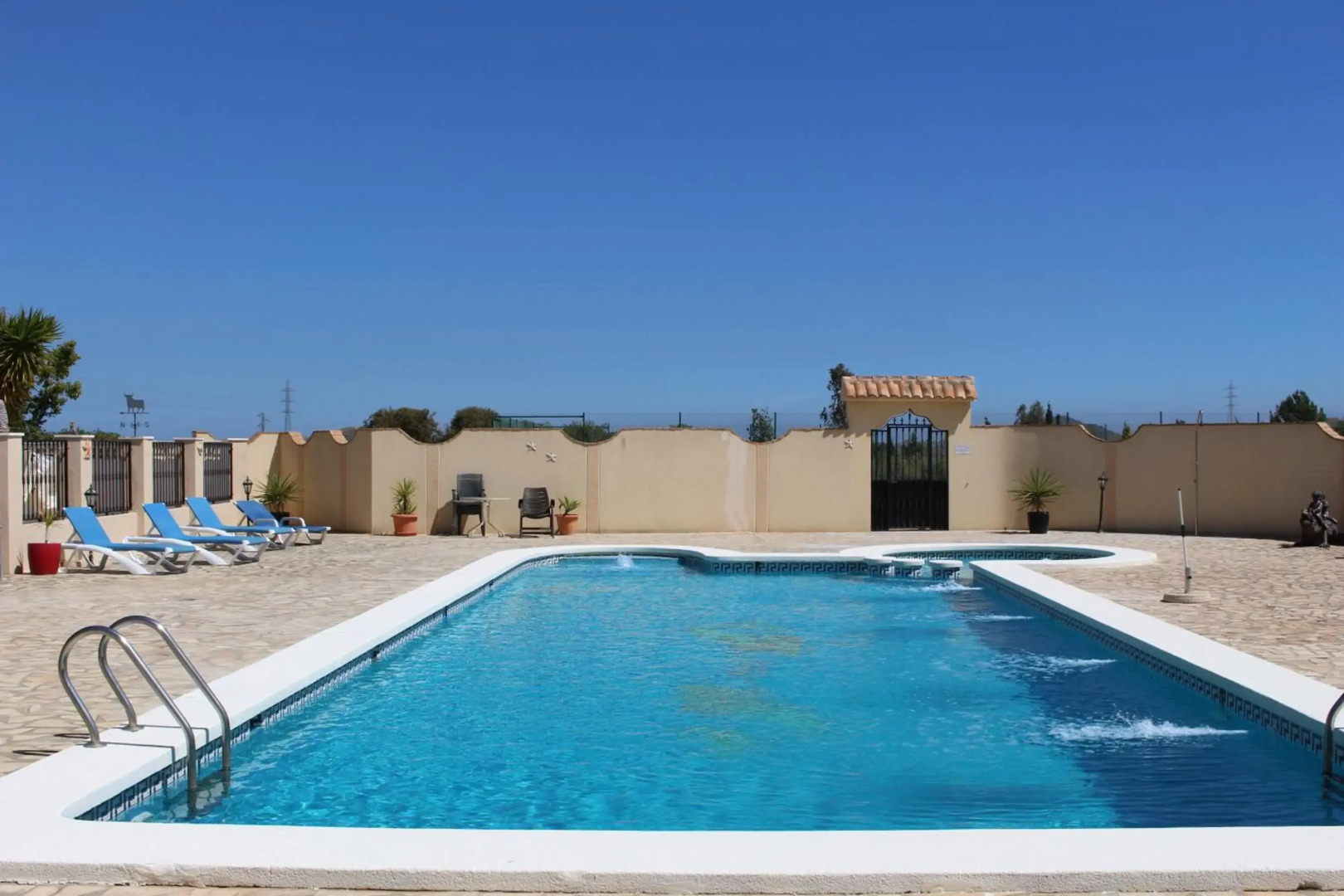 Casa Mari - fabulous semi-detached villa with swimming pool, tennis court and huge gardens