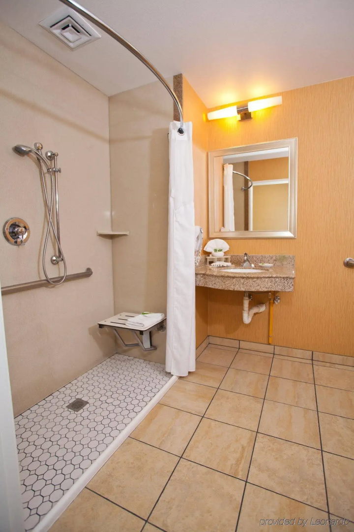 Holiday Inn Express & Suites Sacramento NE Cal Expo by IHG
