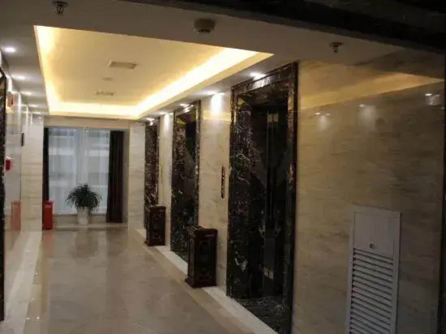 New World Lichuan Hotel