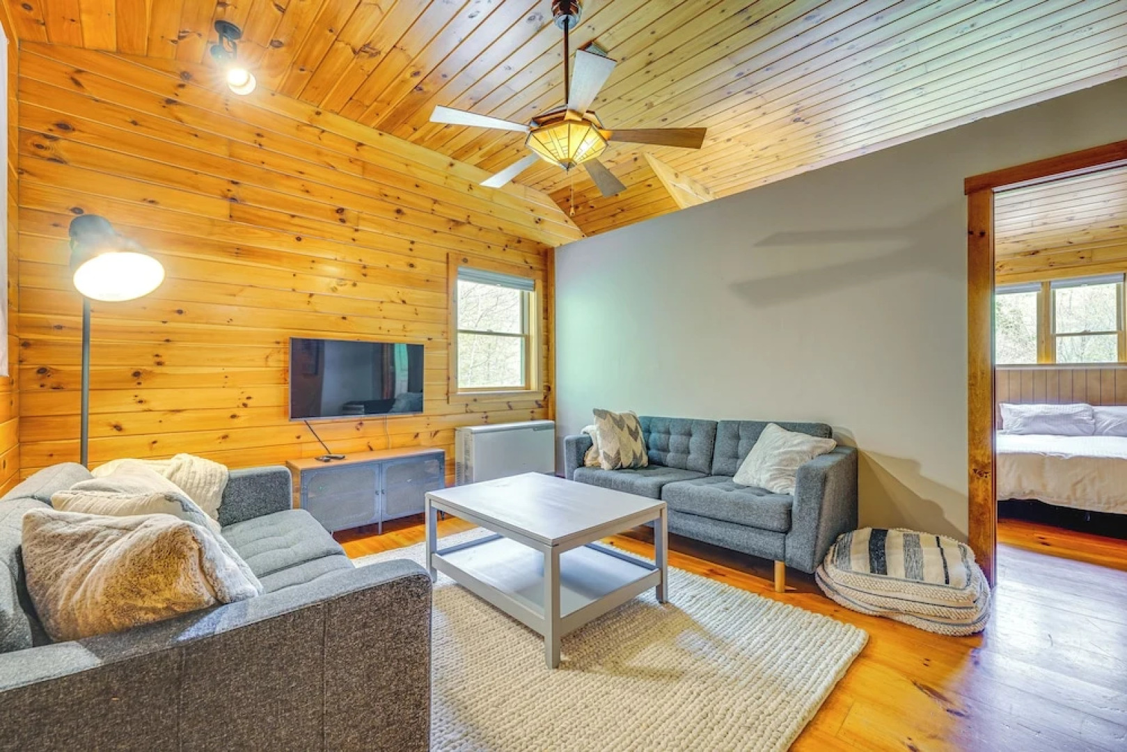 Picture-perfect Vermont Mtn Cabin w/ Hot Tub!