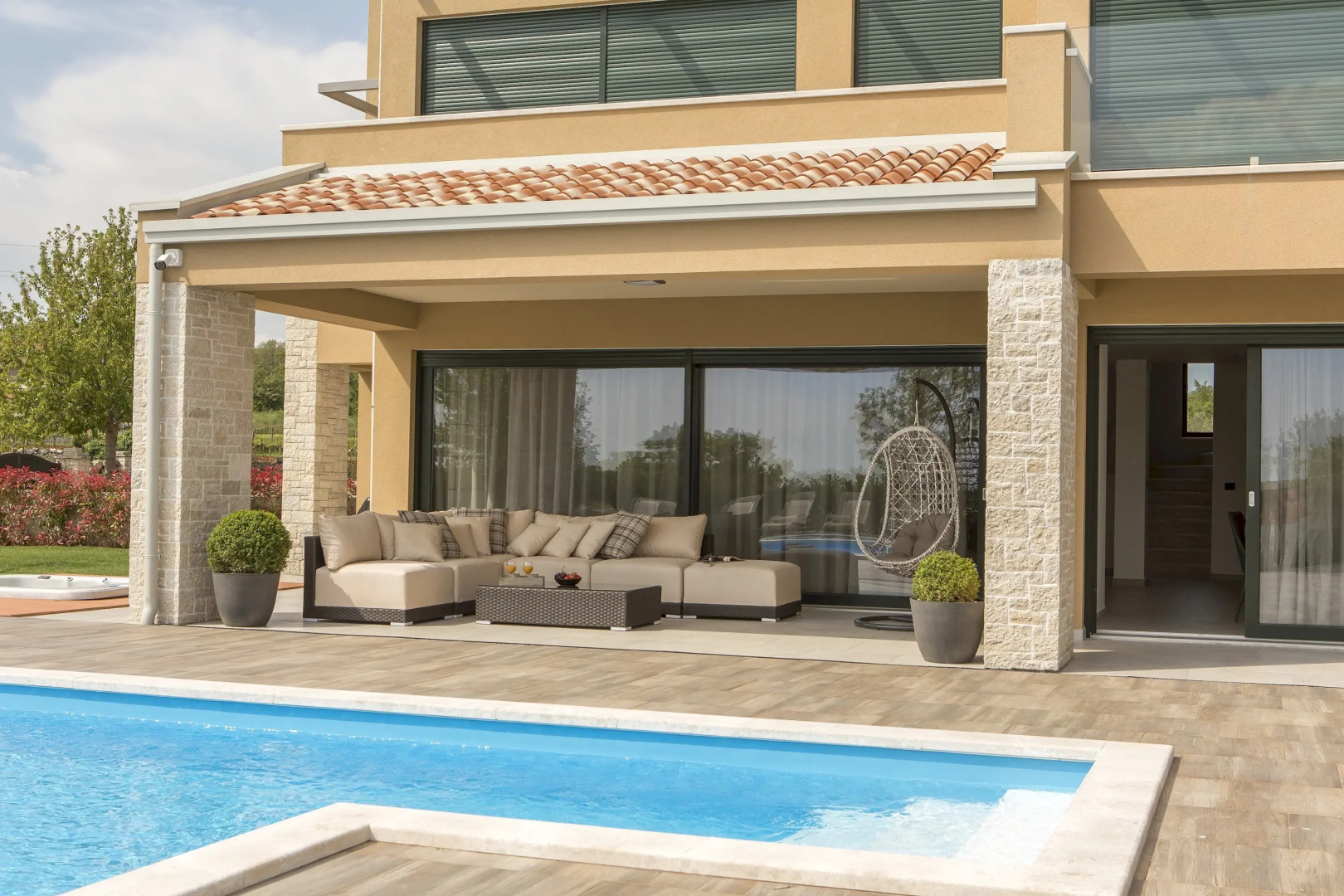 Spacious Villa with Private Pool and Jacuzzi in Porec