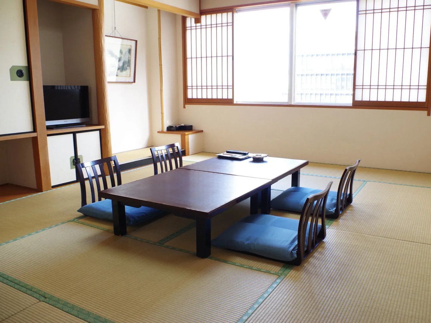 Ayaha Lakeside Hotel