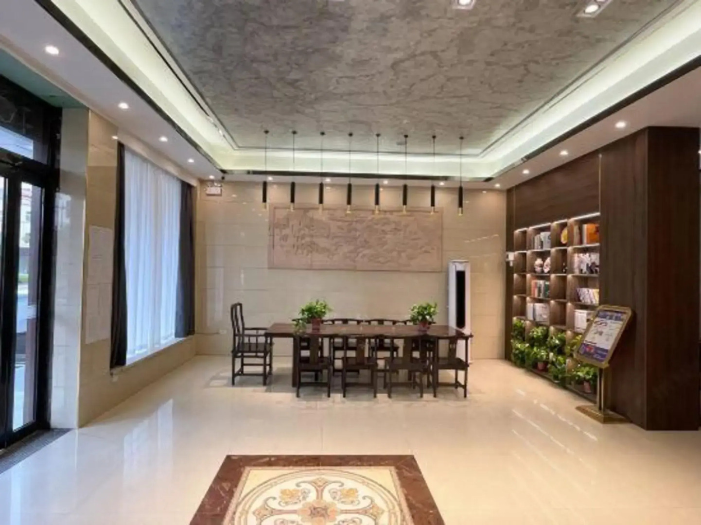 Lankao Giraden Business Hotel