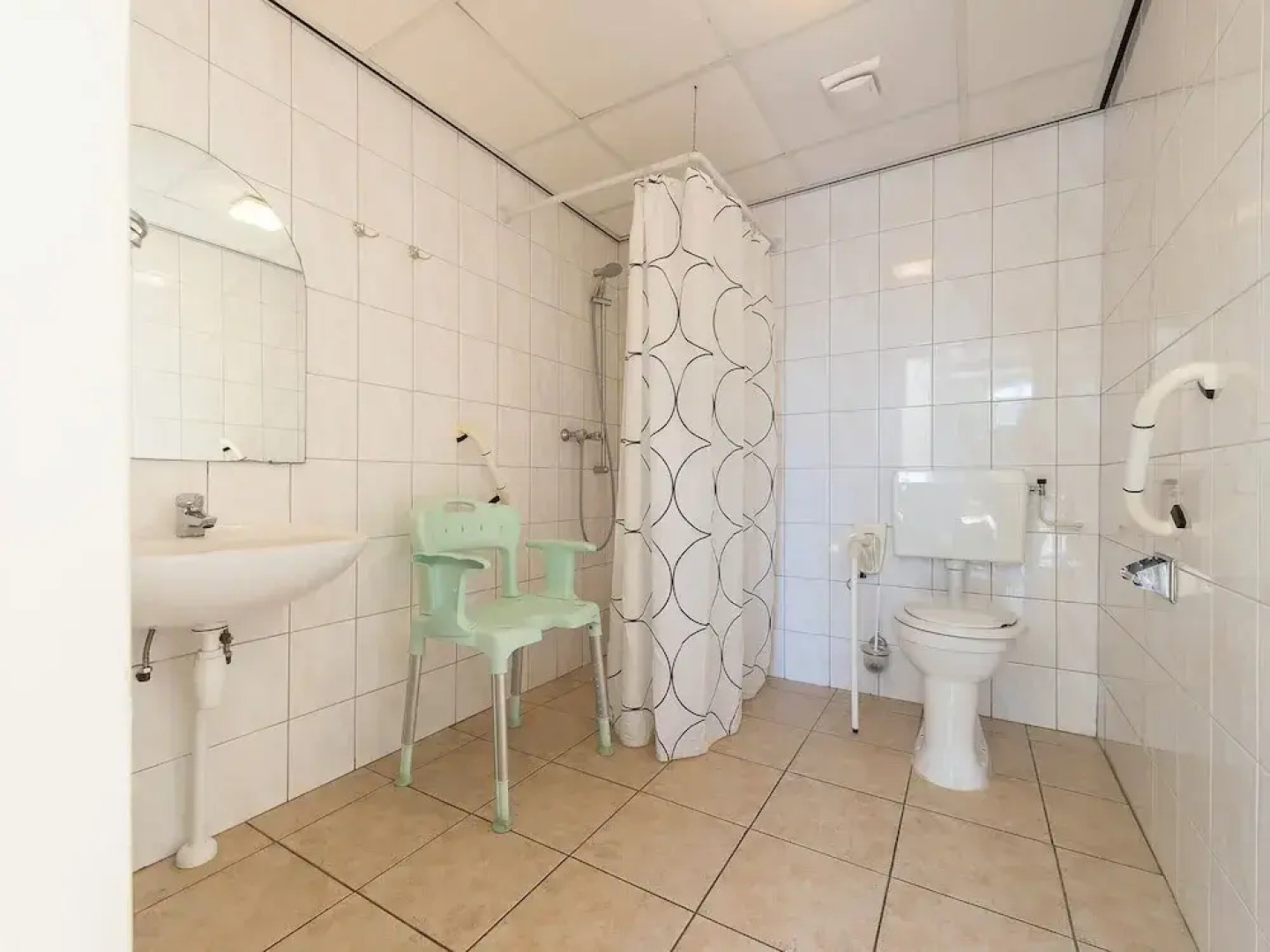 Well-kept Bungalow With Fireplace Near Valkenburg