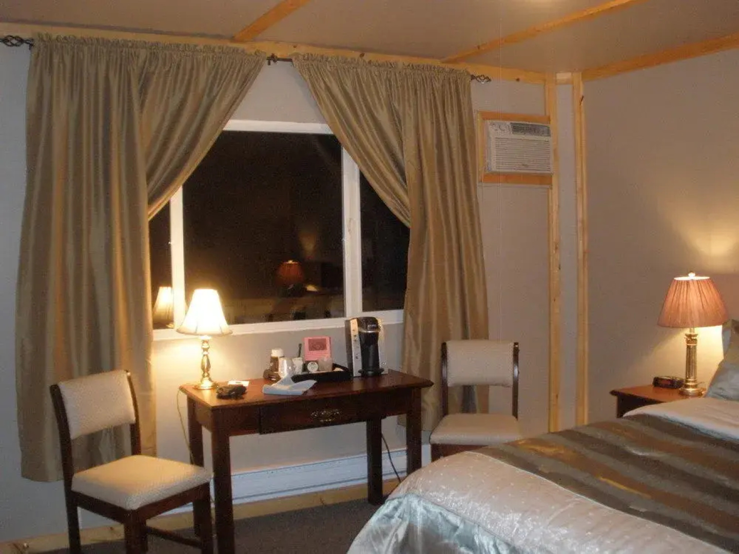 Piccadilly Motel Golf Suites