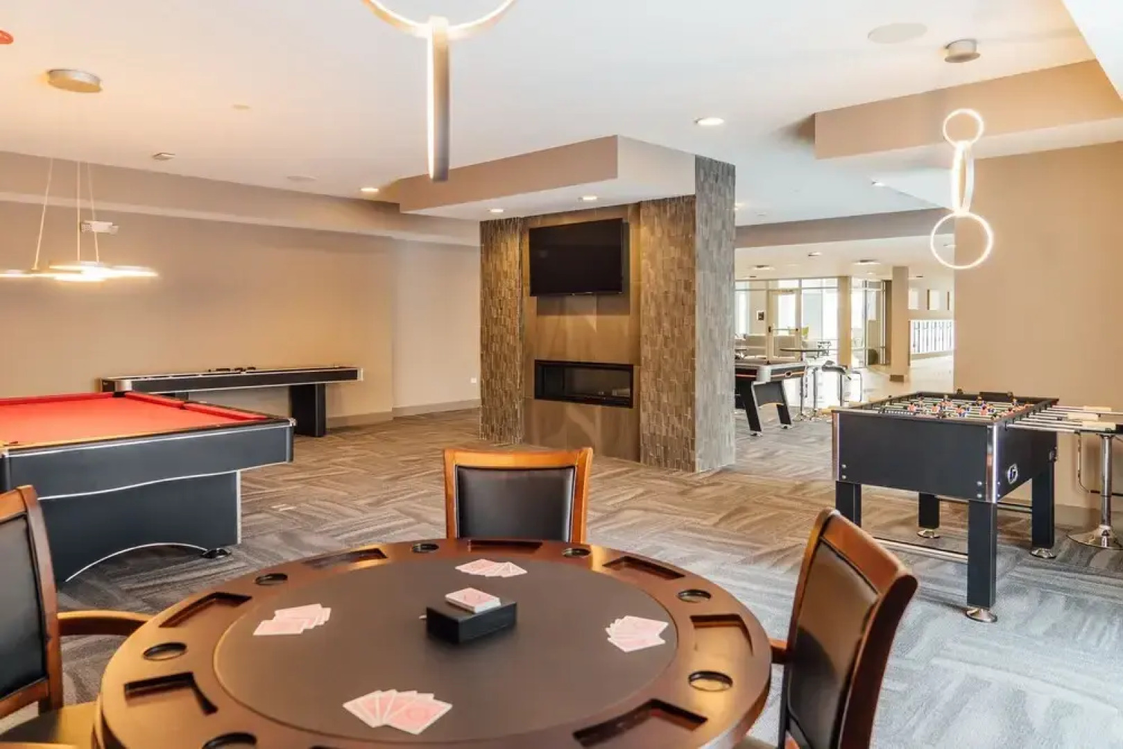 Bright Stylish 2BR Apt in Oak Brook