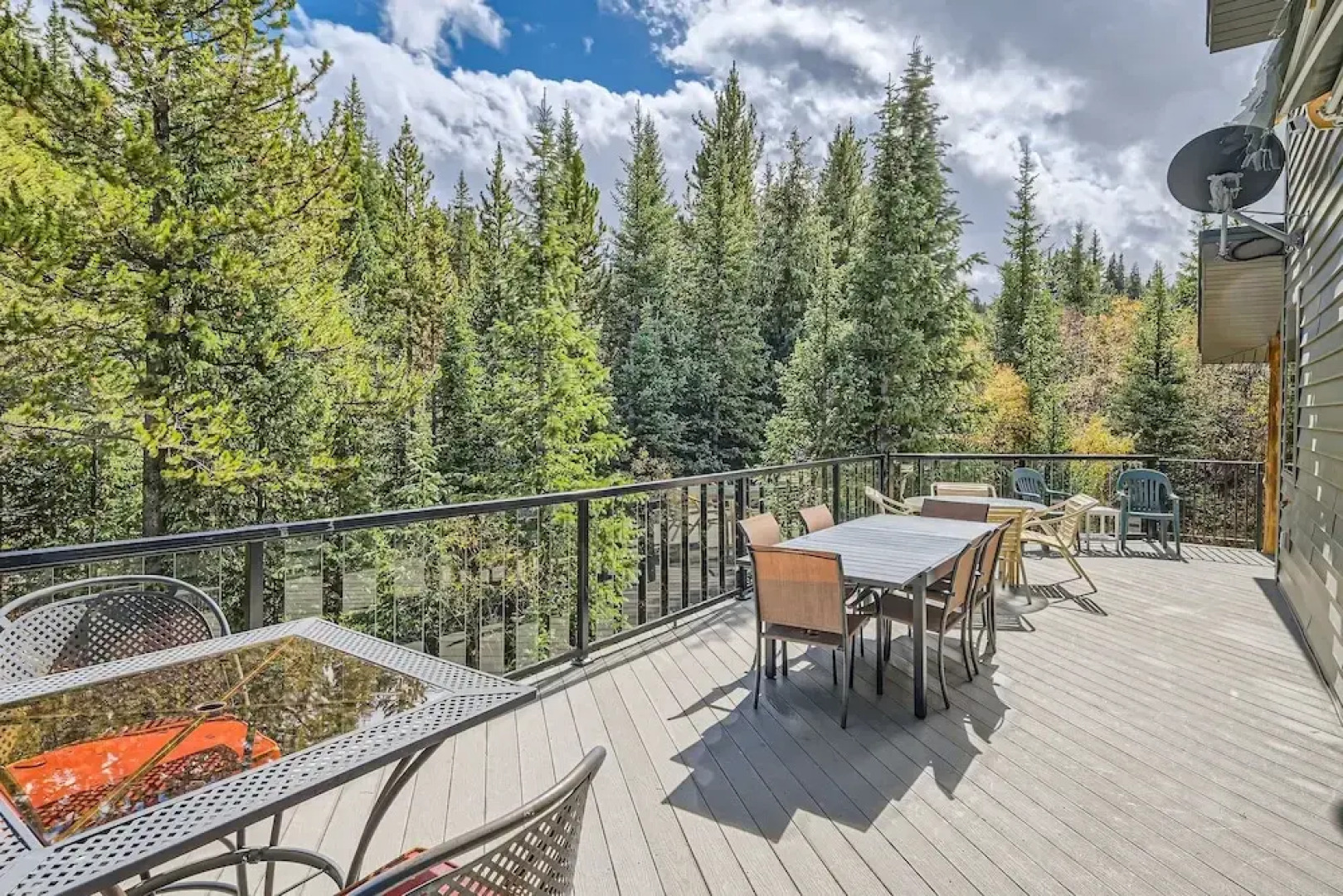 Twin Creek Lodge 7 Bedroom Home by RedAwning