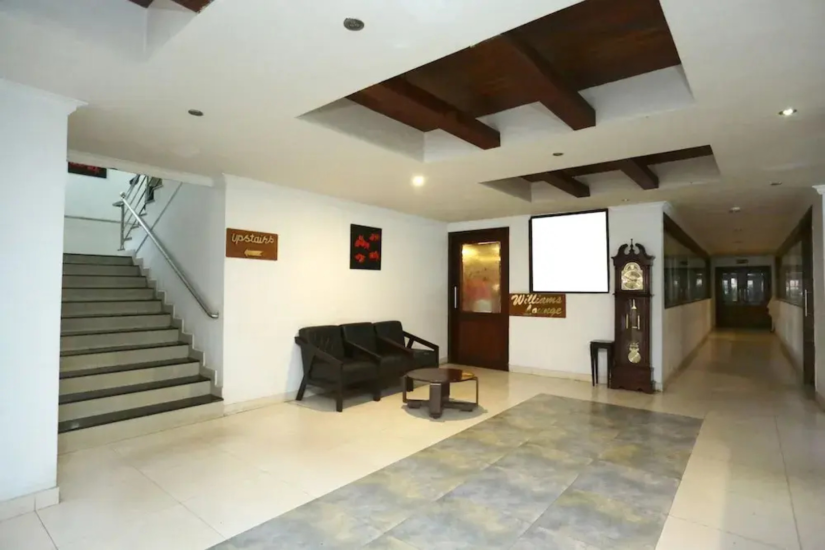 Oyo 15992 Central Hotel