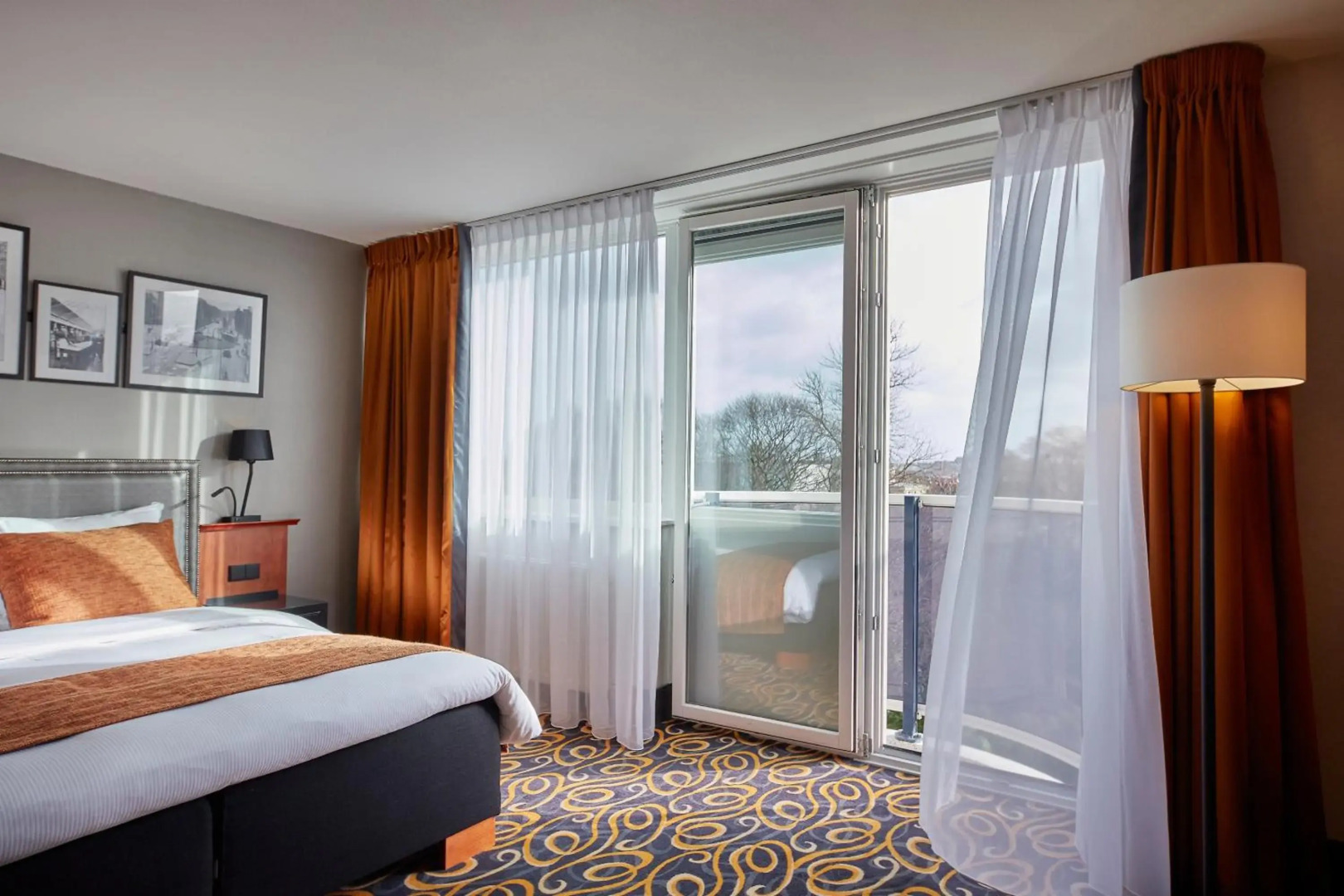 Carlton Square Hotel