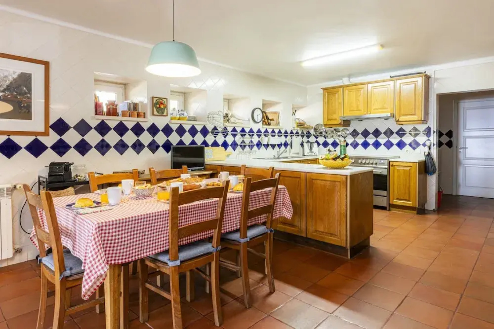 Coastal Charm Chalet by Cadenzalux