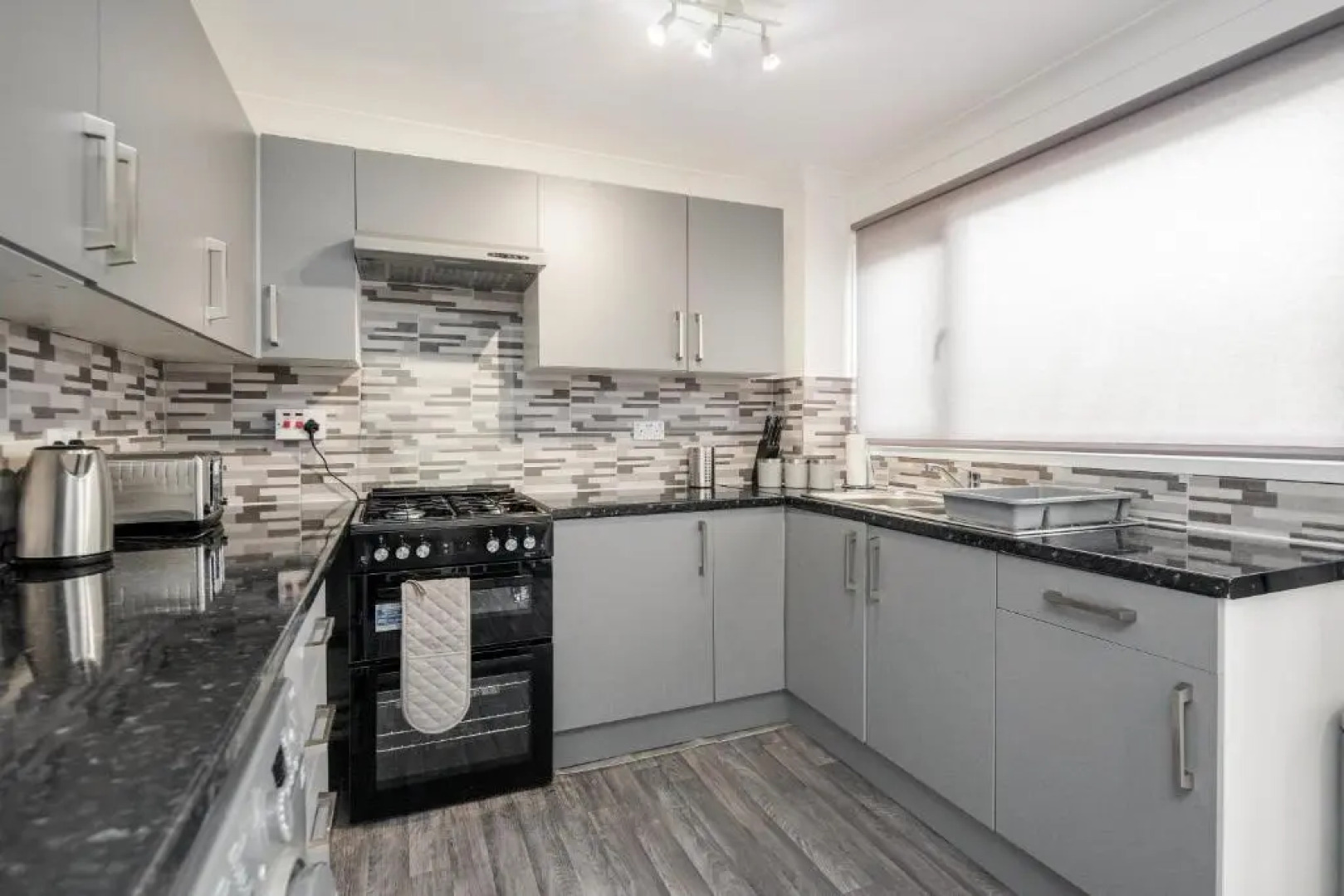 Tms Lovely 3 Bed House-tilbury-free Parking