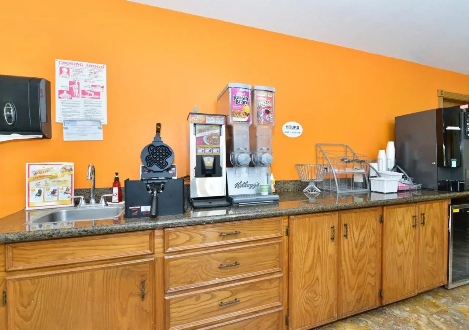 Scottish Inn & Suites