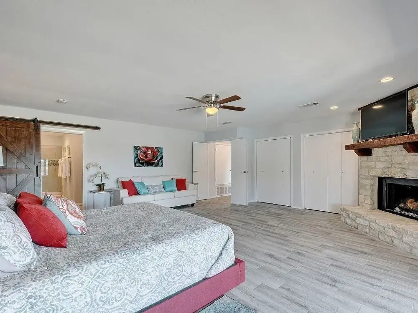 The Estate on Lake Travis - A 10 Acre Waterfront Escape for Groups