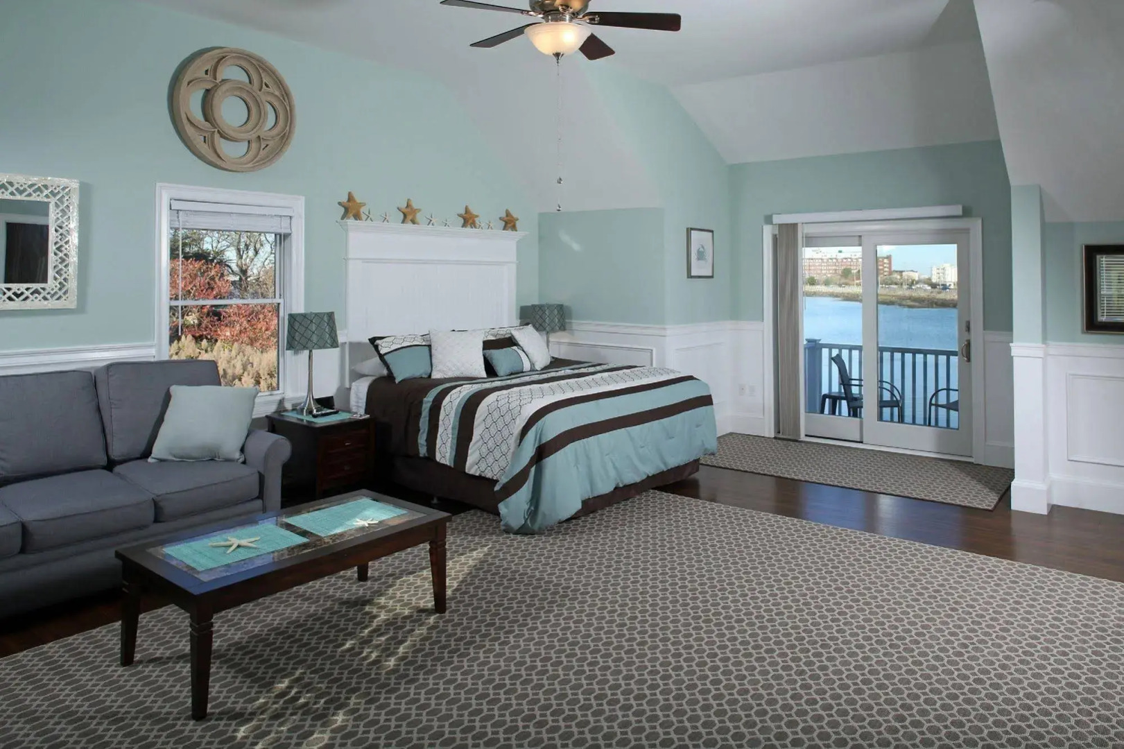 The Beacon Waterfront Inn