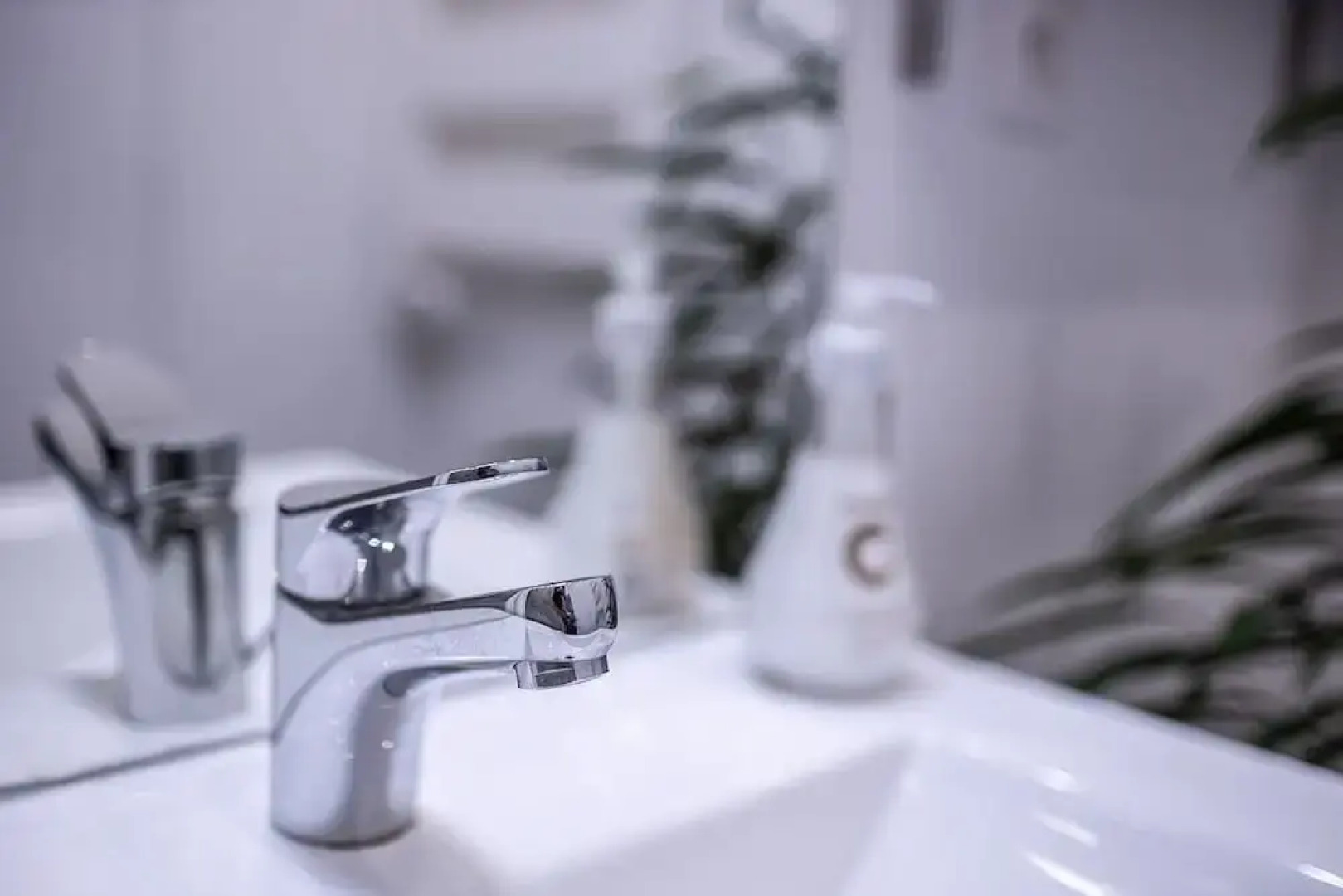 Escape time in Paris