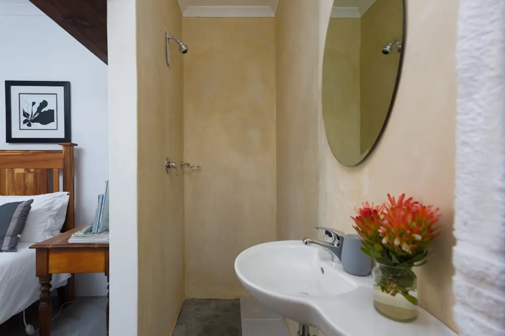 Stay at Friends (Guest house)