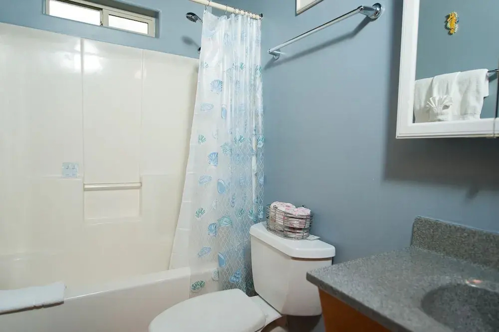 Dream Sea 3 Br cabin by RedAwning