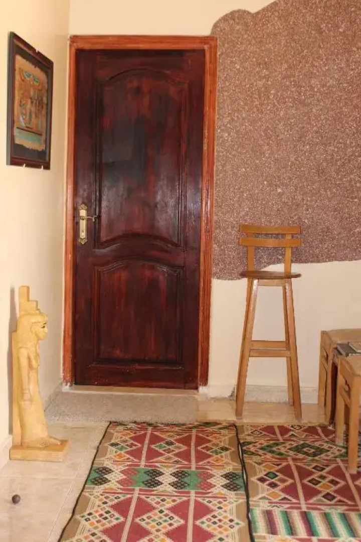 Pyramids Overlook Inn