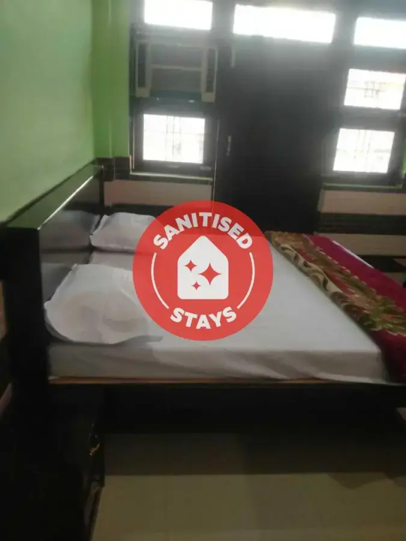 Spot On 93419 Royal Inn