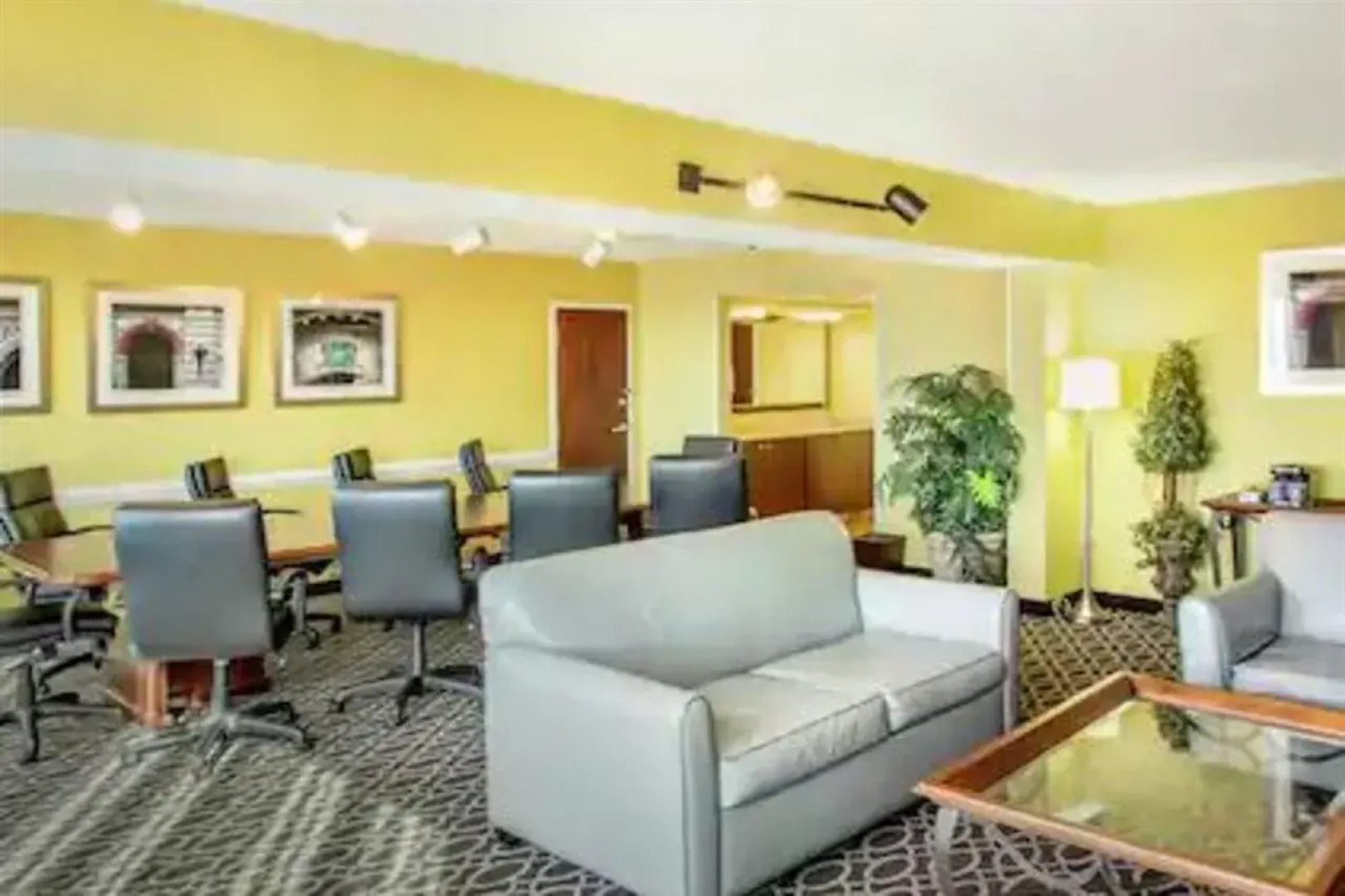 DoubleTree by Hilton Richmond - Midlothian