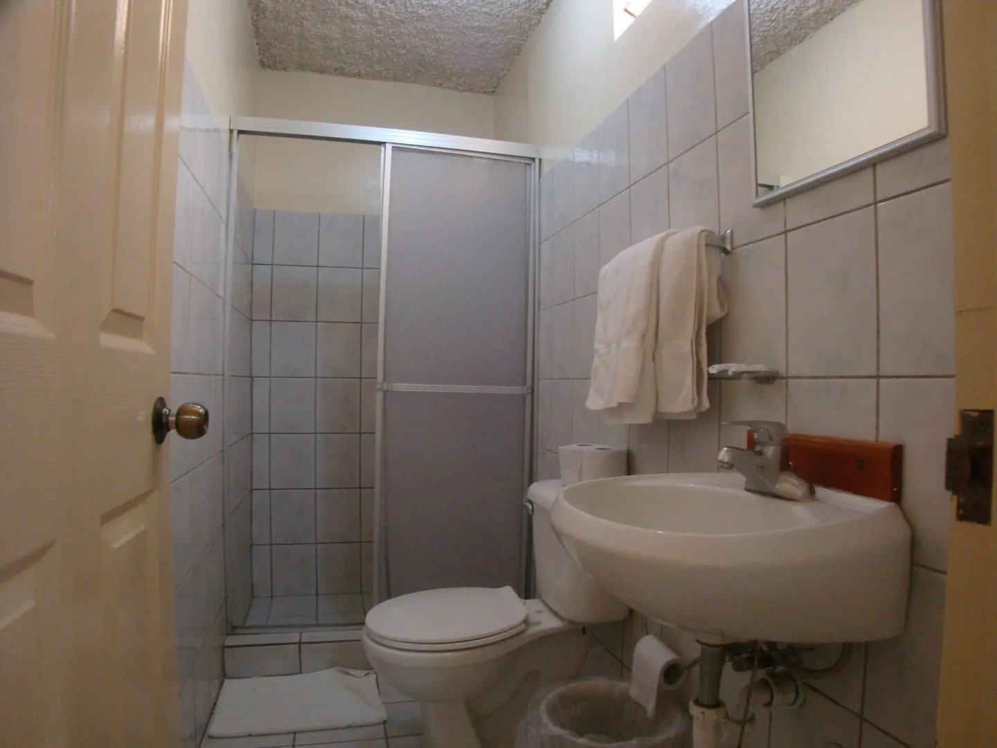 Hotel La Guaria Inn & Suites