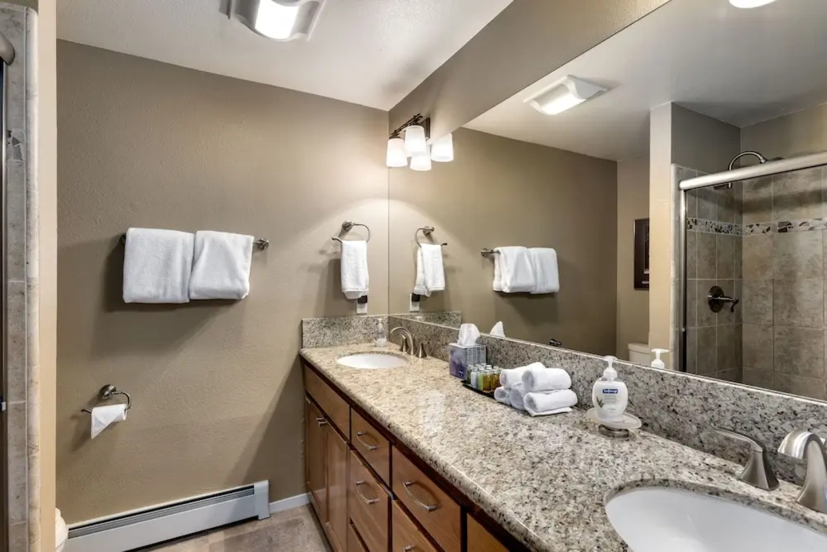 Tudor Lodge 4 Bedroom Home