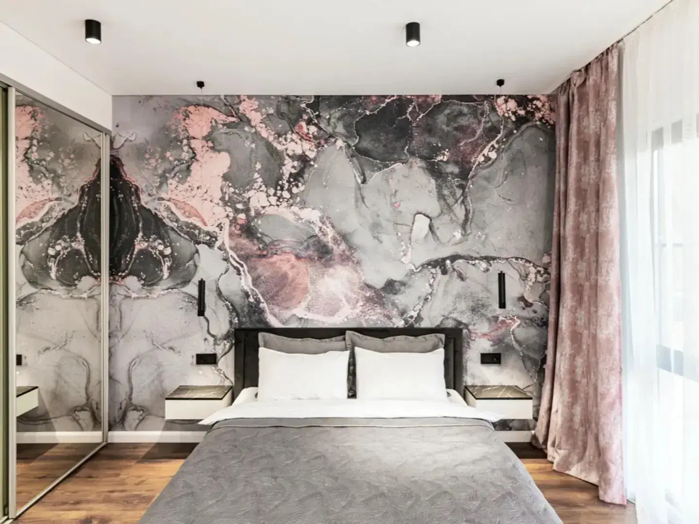 Стильный дом с теплым бассейном и сауной