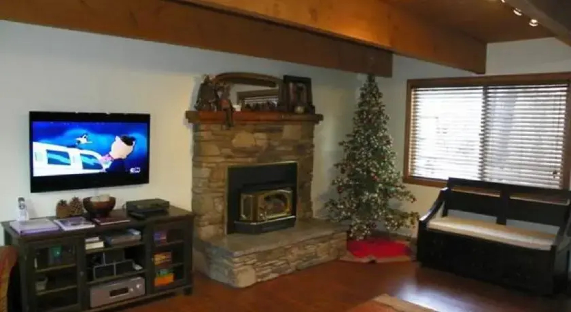 RedAwning Lews Cub House