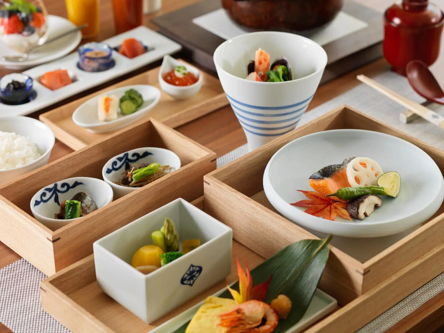 Lake Shikotsu Tsuruga Besso Ao no Za