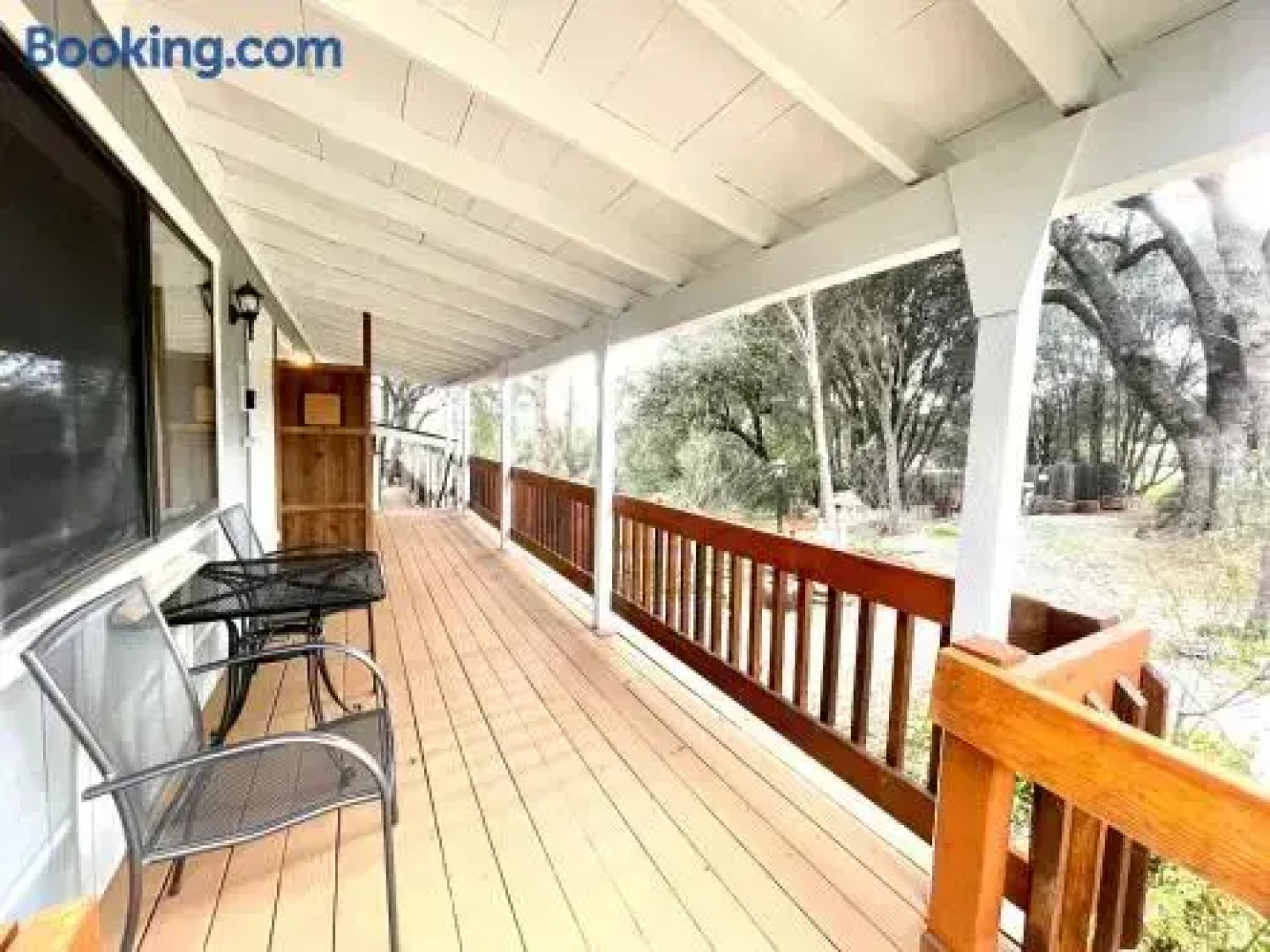 Sierra Mountain Lodge