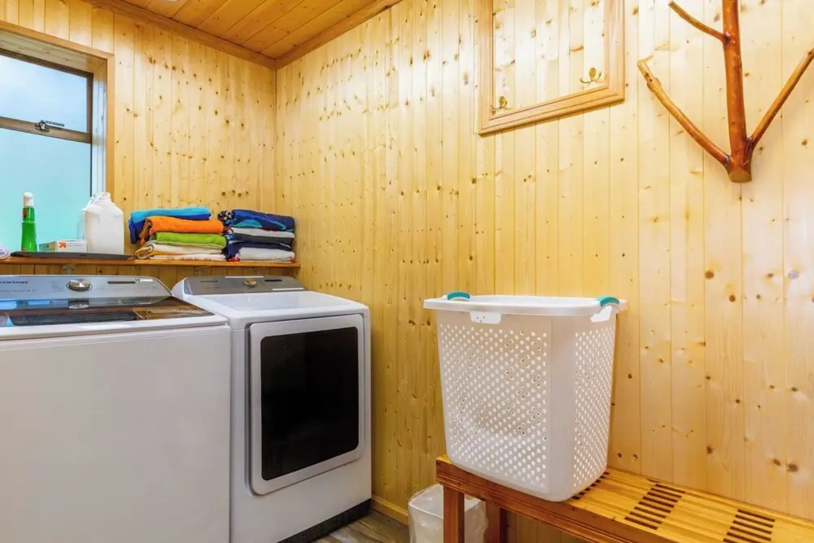 Goss Lake Getaway by Avantstay Lakefront Escape