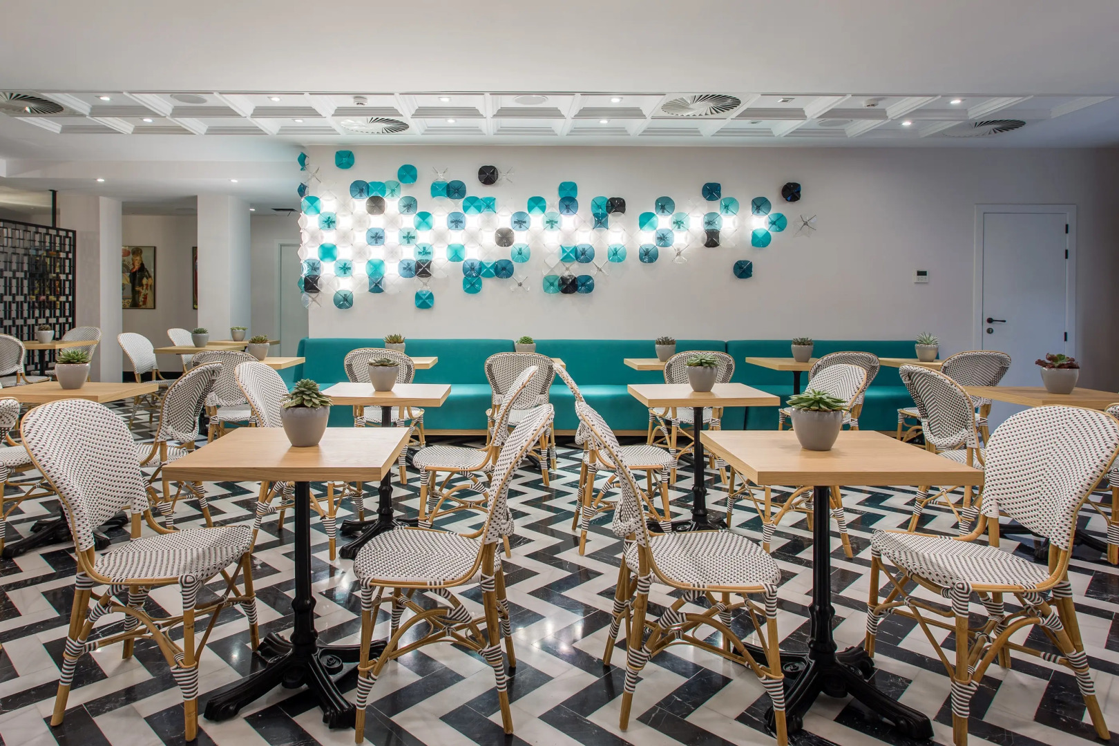 Отель Room Mate Valeria