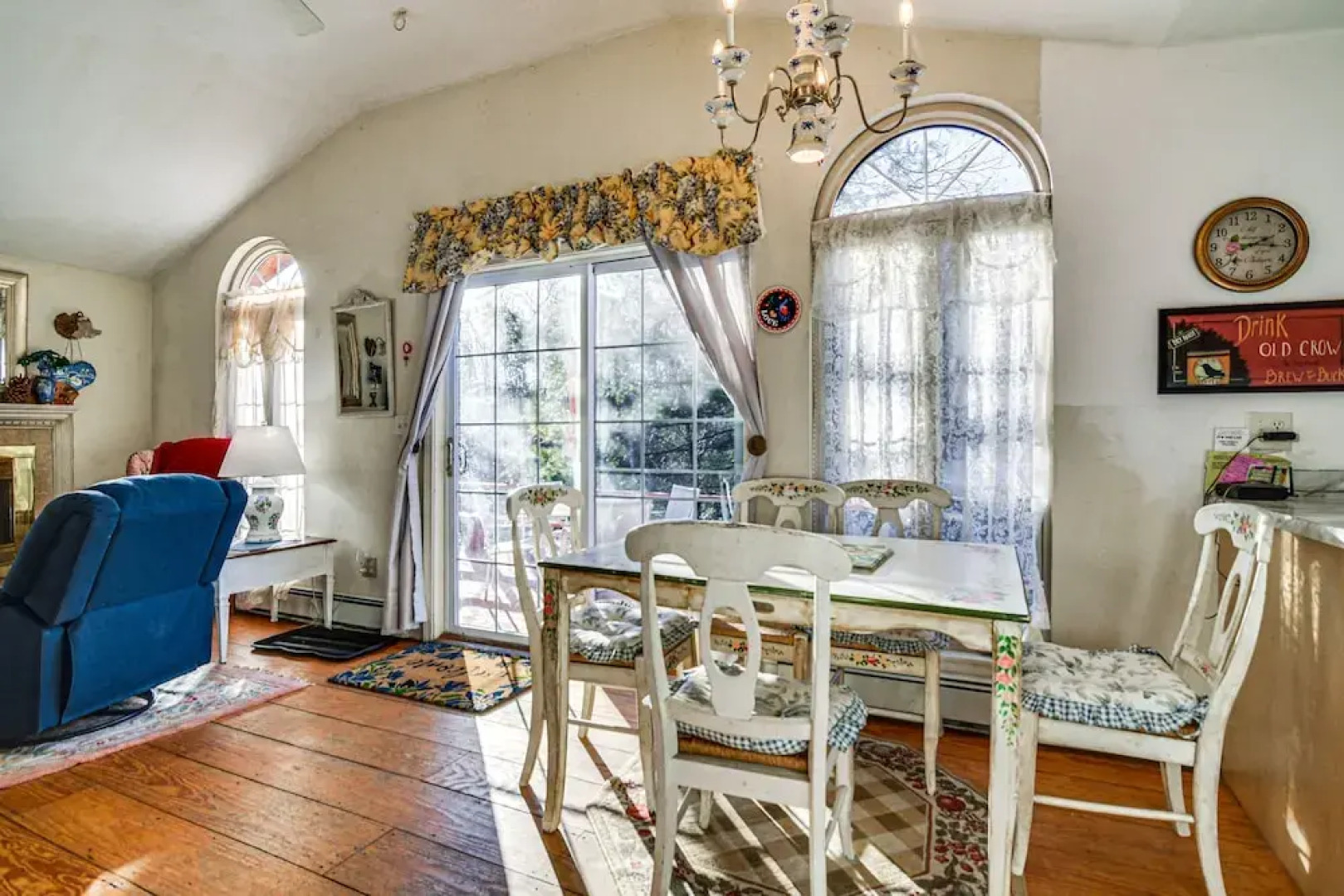 Ellis River Cottage ~ 3 Mi to Attitash Mountain!