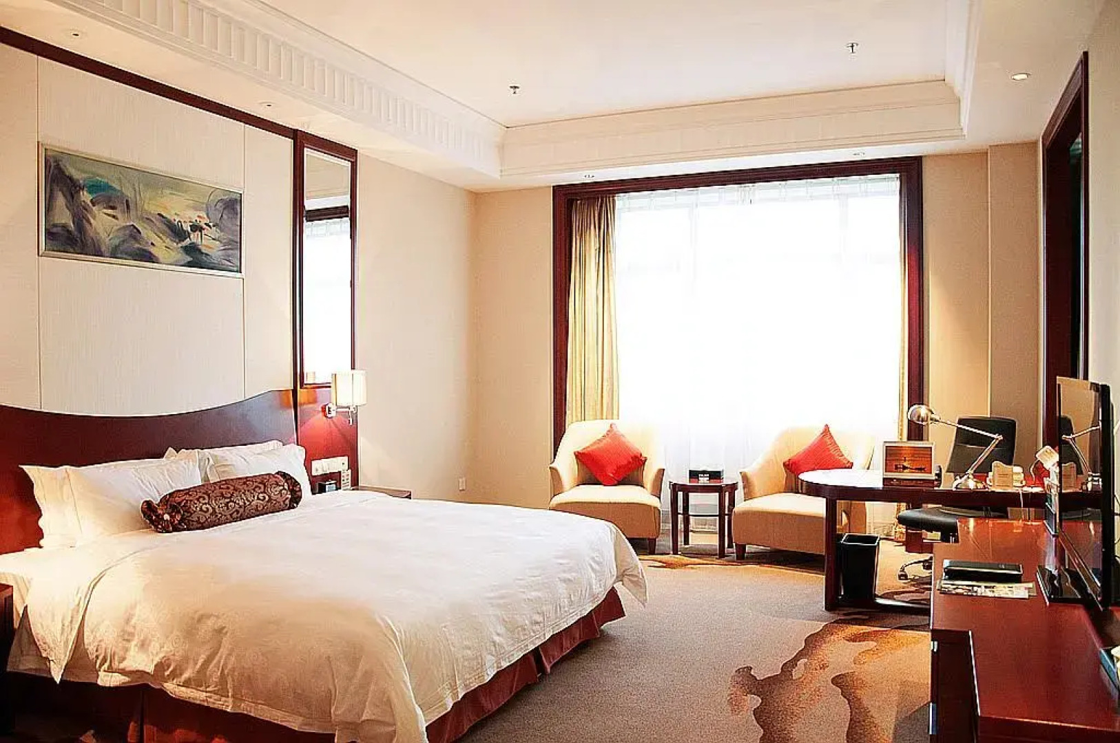 Longqi Jianguo Hotel