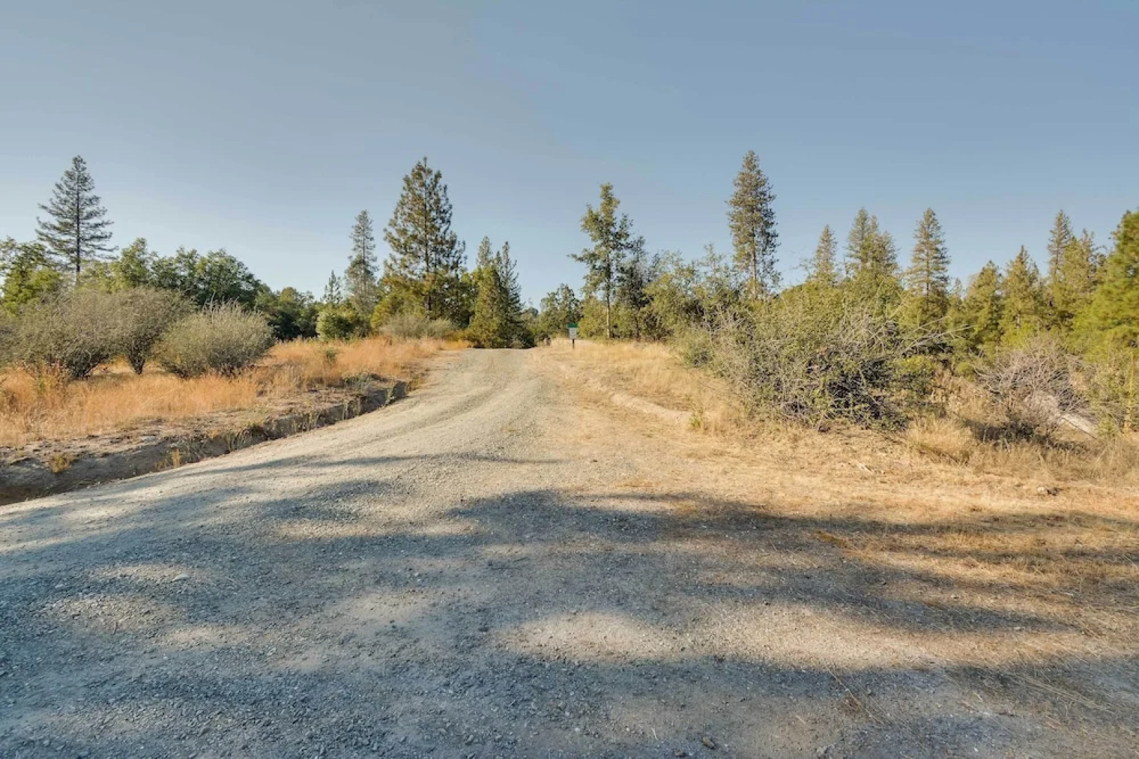 Waterfront Mariposa Vacation Rental w/ Hot Tub