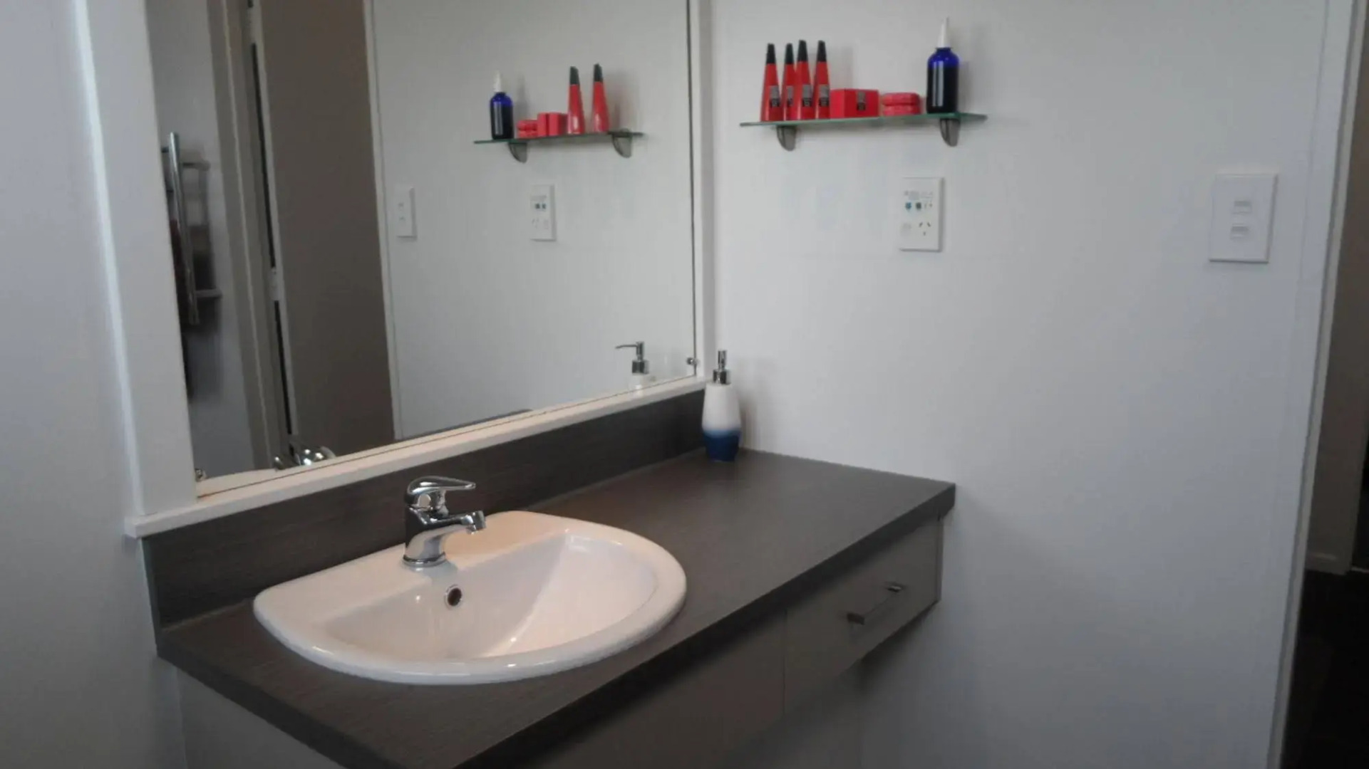 Thornton Lodge Motel