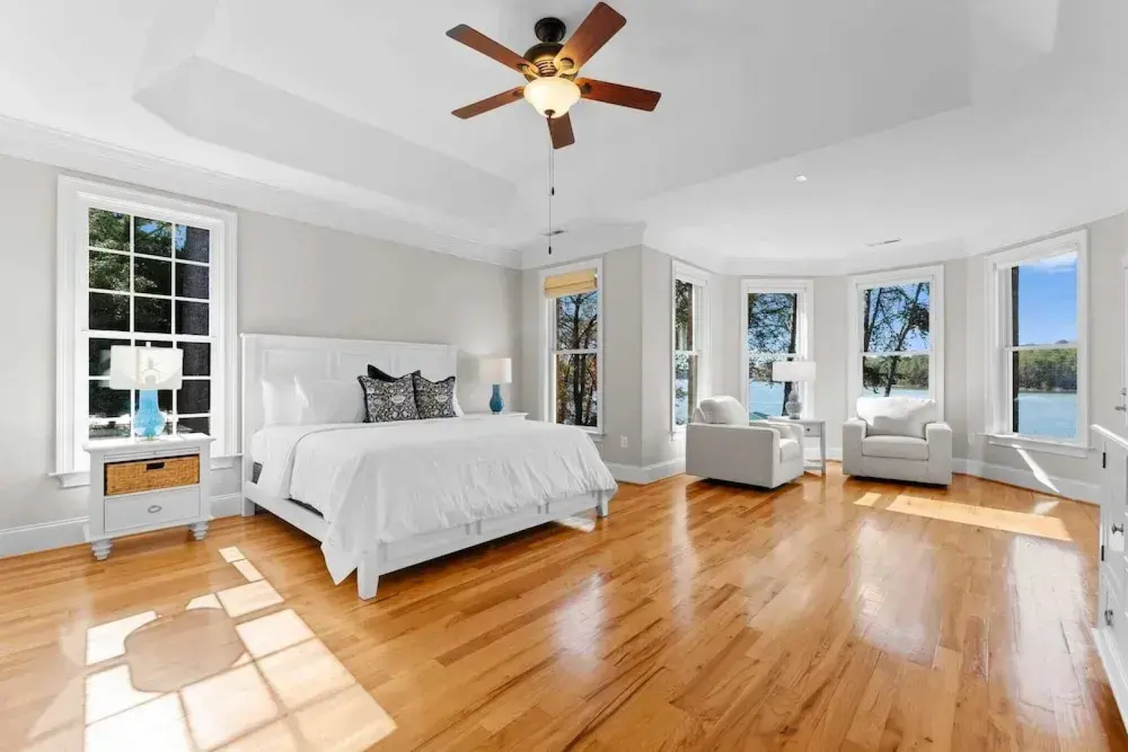 Sunset Pointe by Avantstay Waterfront, Beach, Fire Pit Sleeps 14 5bdr 4BA