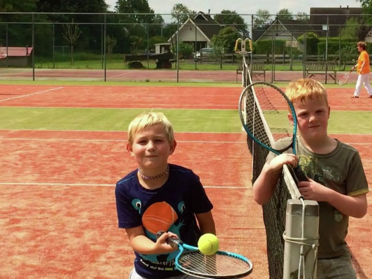 Tidy chalet with a microwave, near the Wadden Sea