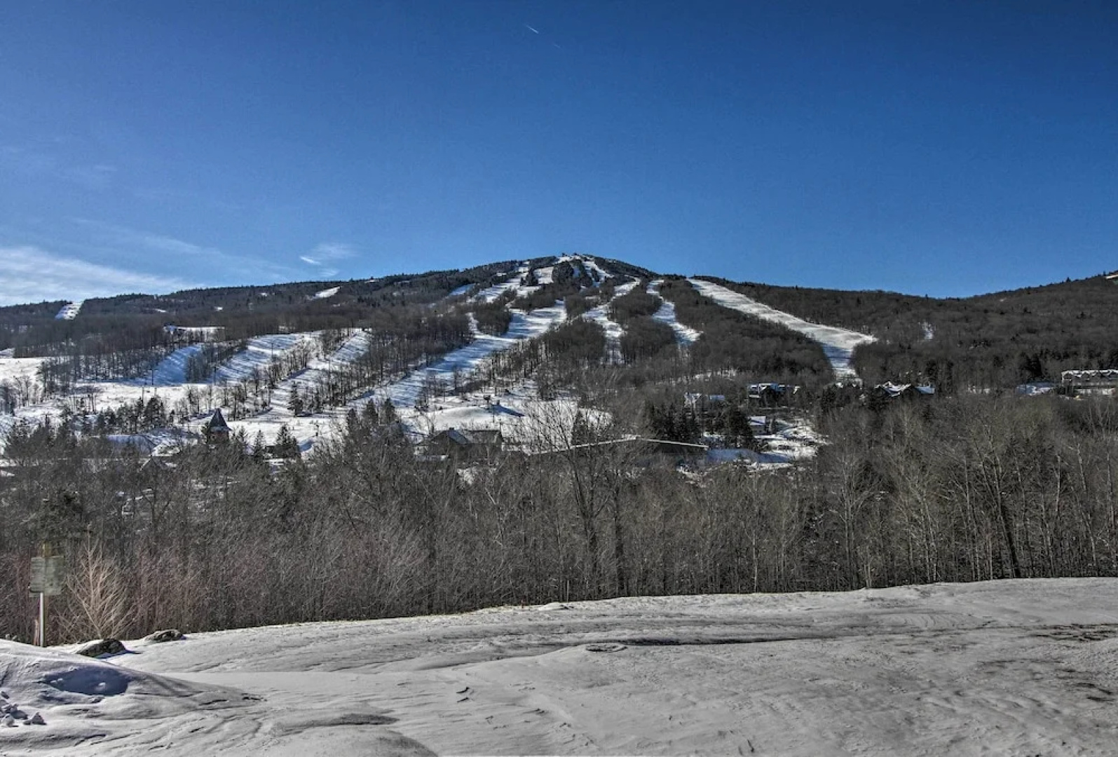 4 Mi to Mount Snow: West Dover Cabin w/ Game Room